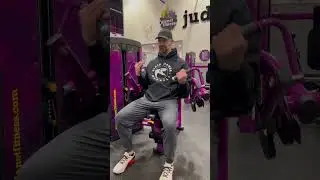 Planet Fitness - Тренажер для сгибания бицепсов с голосовым сопровождением