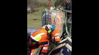 Alpinlift Helikopter AG und GLB, Dachziegeltransport