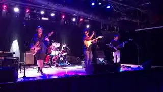 Stand Up Straight (Live at Soundstage) - The Passarellas