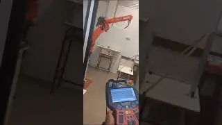 Experimento elevG3 Rob&ocirc; comau six