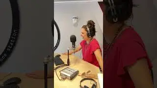 INTERVISTA a RADIO DEEJAY con Laura Antonini, per presentare il romanzo IL BLUES DELLA FURIBONDA