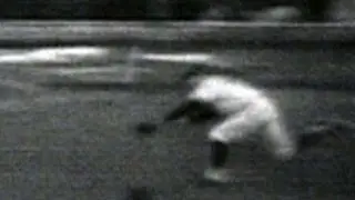 LAD@MIN: Allison makes an amazing backhand catch