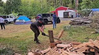 Beginners using 12lb Long Sword To Split Knotty Wood 🔥