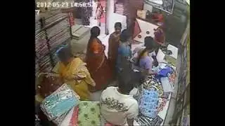 Aunty Theft Saree bundel inside saree