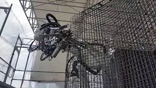 Mobiler Bauroboter &laquo;In situ Fabricator&raquo; baut Mesh-Mould-Wand