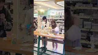 12/13 7-eleven 一日店長 市鑫門市 AKB48 Team TP 劉曉晴、陳巧儀 製作薑餅屋時間 #akb48teamtp #一日店長