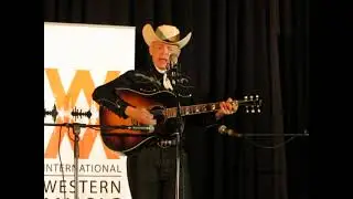 IWMA 2025 &mdash; певец и автор песен Деннис Джей исполняет &laquo;Cowboy Rhythm&raquo;