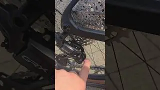 SHIMANO GRX - How to turn ON your clutch 🤔 #shimano #howto #clutch #mtb #new #shorts #2025 #gravel