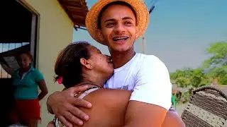 MENINO DO IMBU SE EMOCIONOU AO LADO DE SUA MÃE
