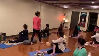 Hormone Yoga Therapy method of Dinah Rodrigues &ldquo;Matsyendrasana&rdquo;