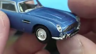 Mini GT #954 (Aston Martin DB5 (Sierra Blue))