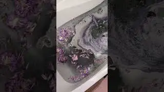 Lush Black Rose Bath Bomb