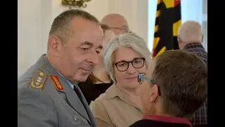 Verdienstorden für Generalleutnant Breuer