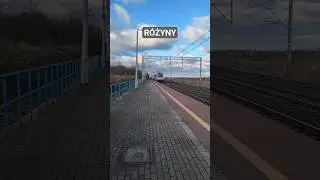 TRAXX 2 Z KONTENERAMI PRZELATUJE PRZEZ R&Oacute;ŻYNY #traxx2 #r&oacute;żyny #pomorskie #pkpcargo