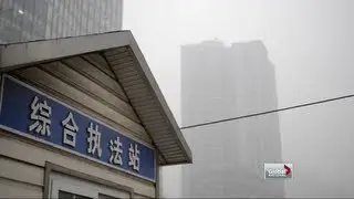 Smog levels off the charts in Beijing again