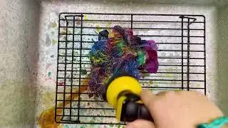Tie dye with just the primary colors