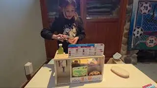 Melissa and Doug: Slice & Stack Deli!