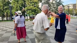 ЛЮБЛЮ ДИВИТИСЯ, ЯК ТИ ІДЕШ ПОВОДУ! ТАНЦЫ ХАРЬКОВ АВГУСТ 2024 #kharkiv