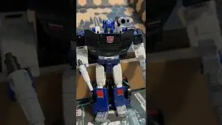 Autobot Deep Cover figure