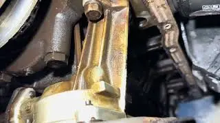 Кабриолет Ford Mustang 1966 года, принадлежащий Лучано. Масляный поддон оторван; масляный насос; ...