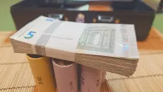 Пачка банкнот 5 евро из банка - Мы ищем интерестные номера
