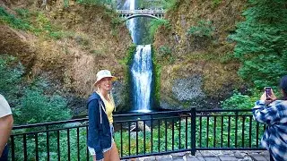 Walk to Multnomah Falls, Oregon.