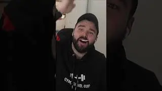 Этому чуваку нужно сбежать😔😔