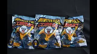 Apro tre buste Monsterflex Combat - Edicola luglio 2023
