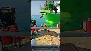 Good Job Rigger💪💪🫡 #trending #offshorevessel #offshore #rigger #hopperdredger #pipelineconnection