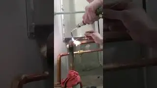 koperen leidingen solderen #repair #copper #pipes #work #shortsfeed #copperfield #ytshorts #bracing