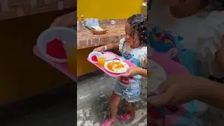 Medo de derrubar a bandeja
