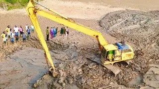 KOMATSU Excavator work scoops mud and soil mining work - Amazing excavator skills