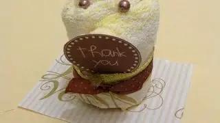 How To Make a Cute Towel Cupcake Gift - DIY Crafts Tutorial - Guidecentral