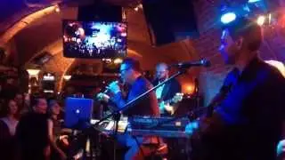 Therr Maitz в Tap and barrel pub 25 июня 2015 года
