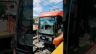 🚉 LIGHT RAIL TRAIN ARRIVING AT SUNNYSIDE STATION &ndash; 🇨🇦 CALGARY, CANADA #railway #train #transit
