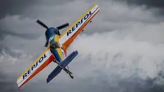 Extreme shooting with aerobatic pilot Juan Velarde. Work with Sandisk, Canon and Elinchrom