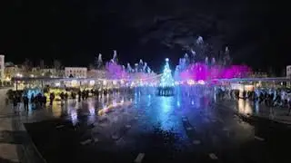 La fontaine musicale de Noël à Béziers 2025 ( 8k, 360° )