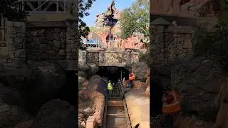 #Splashmountain Update-workers changing to Tiana's Bayou #disneyworld #magickingdom #youtubeshorts