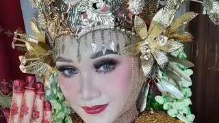 Proses Make Up pernikahan Dandanah Yana dan Fangki di Pulau Temiang