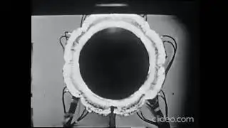 D&eacute;clenchement par implosion, d'une r&eacute;action nucl&eacute;aire.