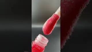 L&iacute;p gloss color rojo con una apariencia claro #always beautiful #comestic