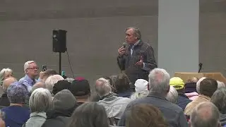 Sen. Jeff Merkley holds town hall in Multnomah County
