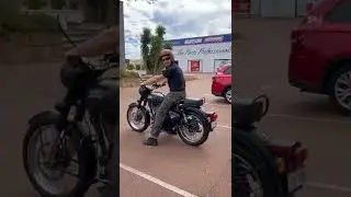 Royal Enfield Classic 500 Black. Great Sound.