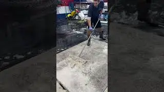 Сильно загрязненный скребок для мытья посуды!!