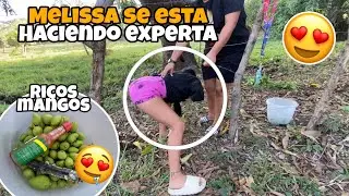 Miren donde encontro la Melissa a Johana cortando unos ricos mangos 🔥🫠