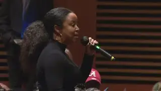 Neighbors sound off at executives over plan for Save A Lot in Englewood