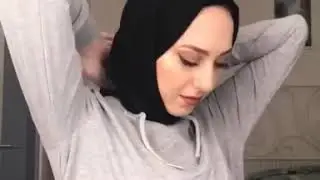 hijab girl kiss