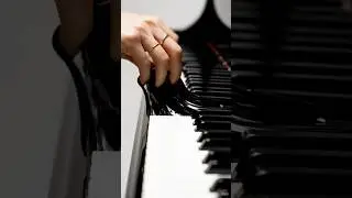 When Piano Keys Melt. #Slime #Piano #SilentVideo #Minimal #Surreal #loop