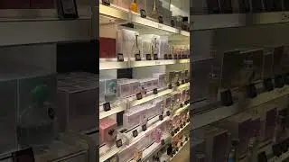 Duty-free в Вене. Напишите почему в Канаде цены ниже,  при этом зарплата выше?!