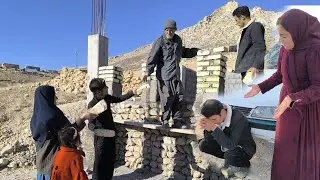 The story of Ali and Muhammad's friendship. Ali helps Muhammad's family build a house!